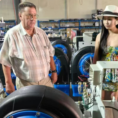 Wysokiej wydajności 110L system recyklingu wody z myjni samochodowej Automatyczny bez dotyku pralka samochodowa moc wyjściowa 1500W myjnia samochodowa robotyczna