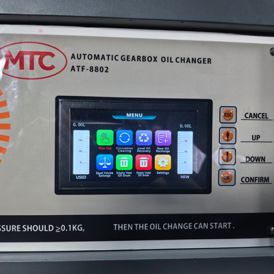 W pełni automatyczna maszyna do wymiany i czyszczenia oleju w automatycznych skrzyniach biegów samochodów